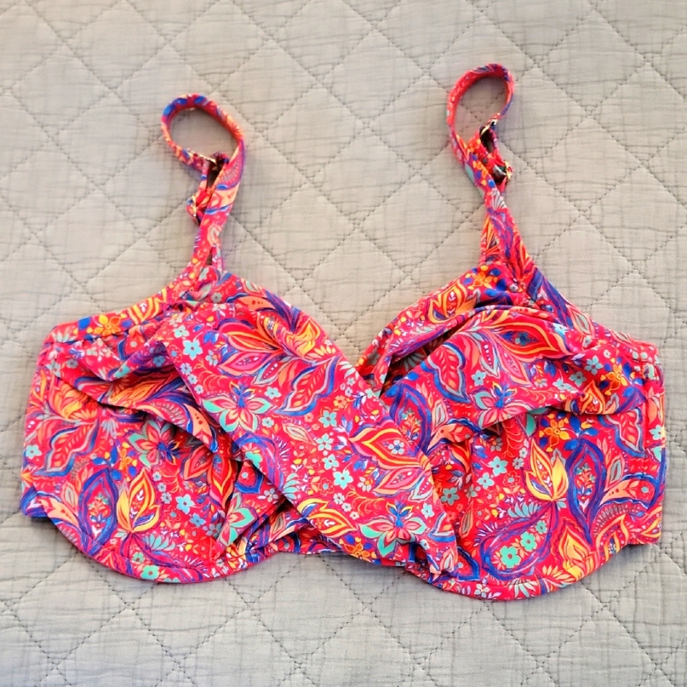 NWOT Sunsets Inc 40F/38G/36H Swim Top RUE paisley Print